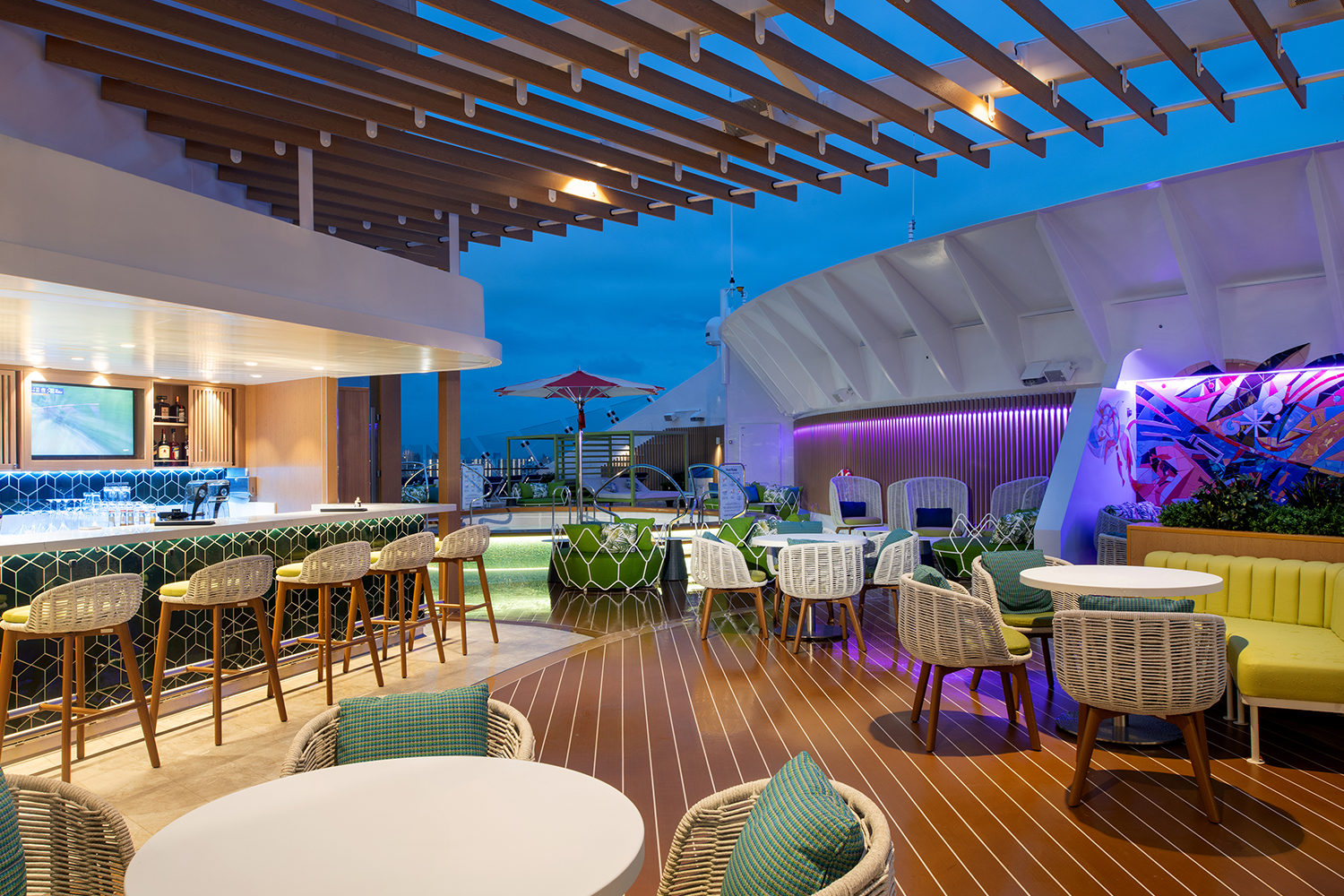 Suite Bar & Dining